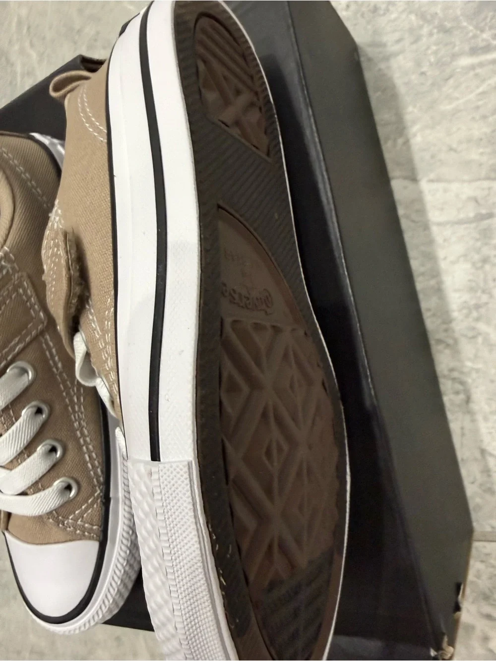 New boys Converse Sz 12 Low Top Shoes in Taupe with White Trim
